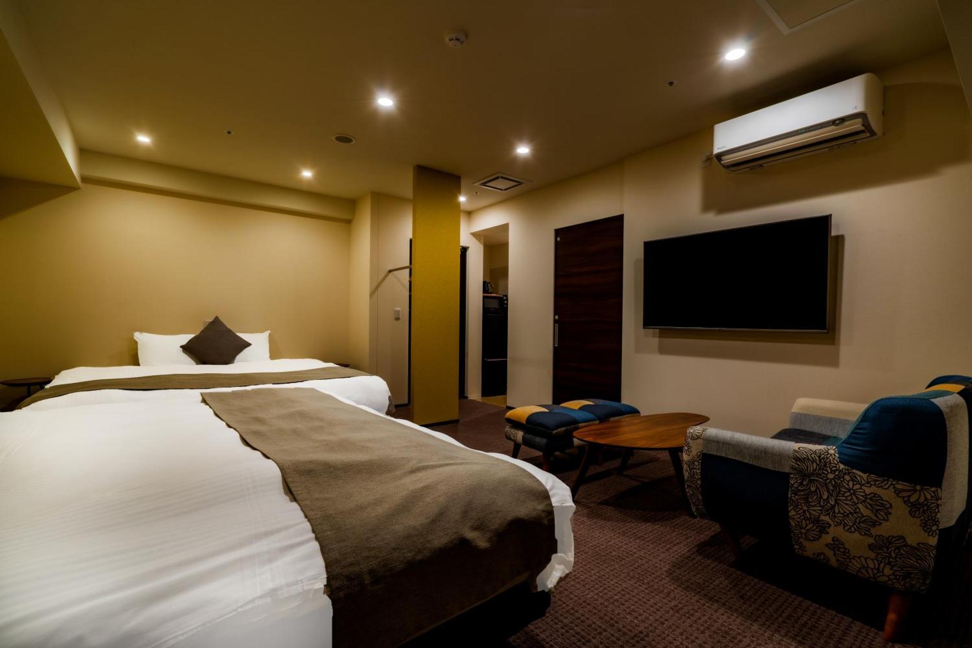 Randor Hotel Sapporo Suites Kamer foto A room at the hotel