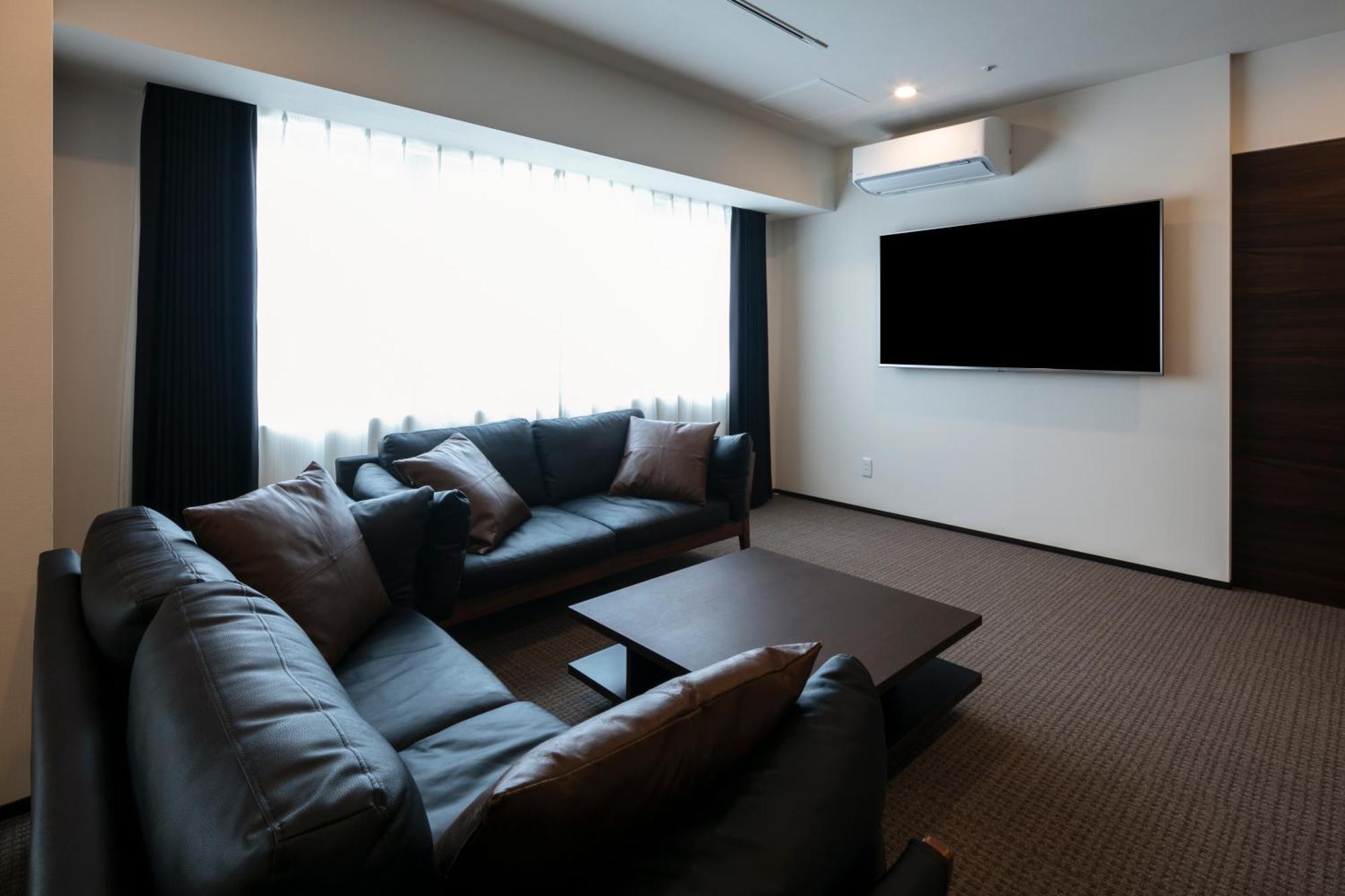Randor Hotel Sapporo Suites Kamer foto A living room in a Japanese apartment