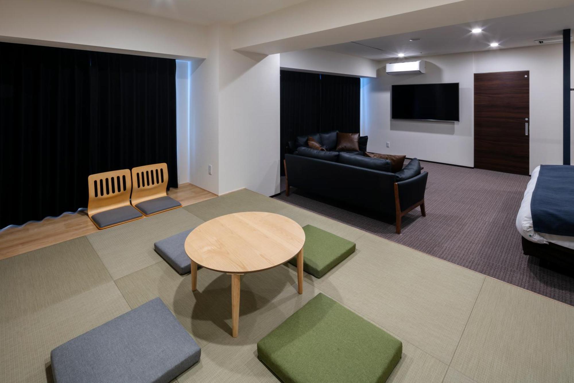 Randor Hotel Sapporo Suites Kamer foto A room at the Kyoto International Manga Museum