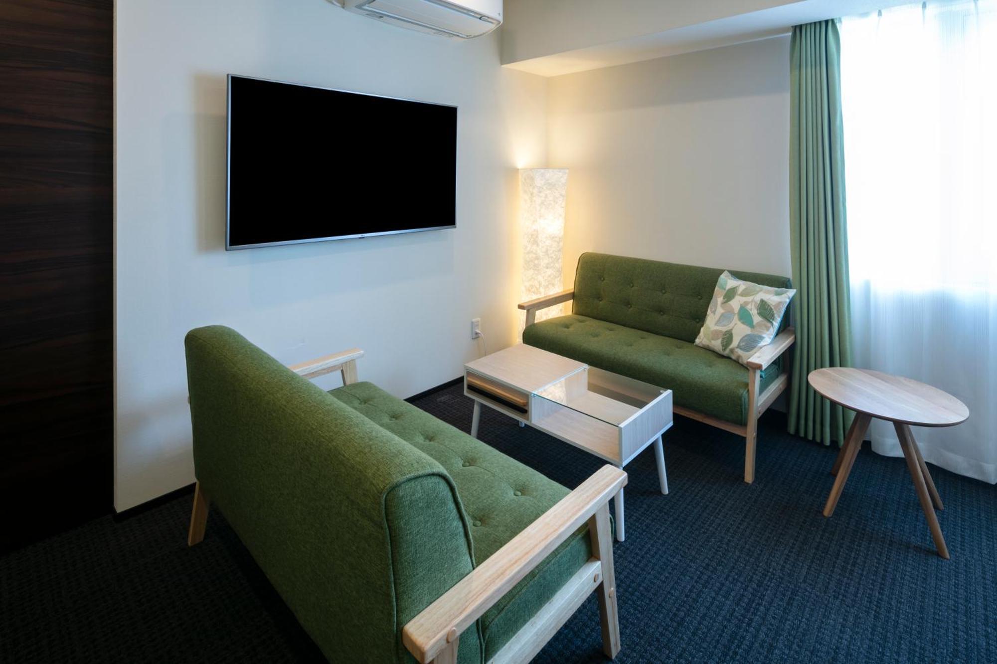 Randor Hotel Sapporo Suites Kamer foto A room at the hotel