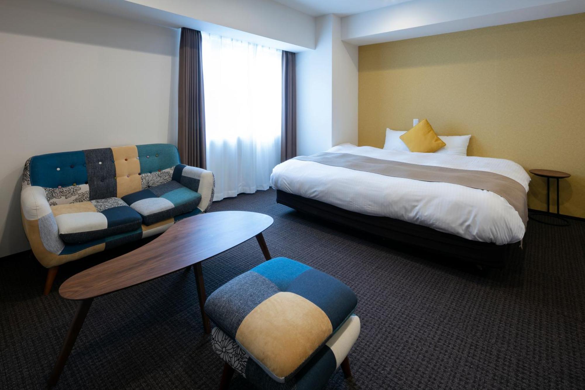 Randor Hotel Sapporo Suites Kamer foto A room at the hotel