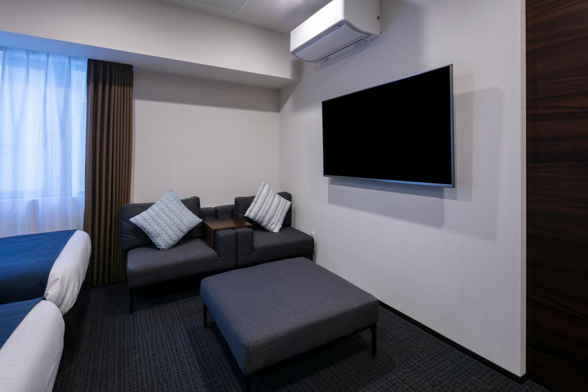 Randor Hotel Sapporo Suites Kamer foto A room at the hotel