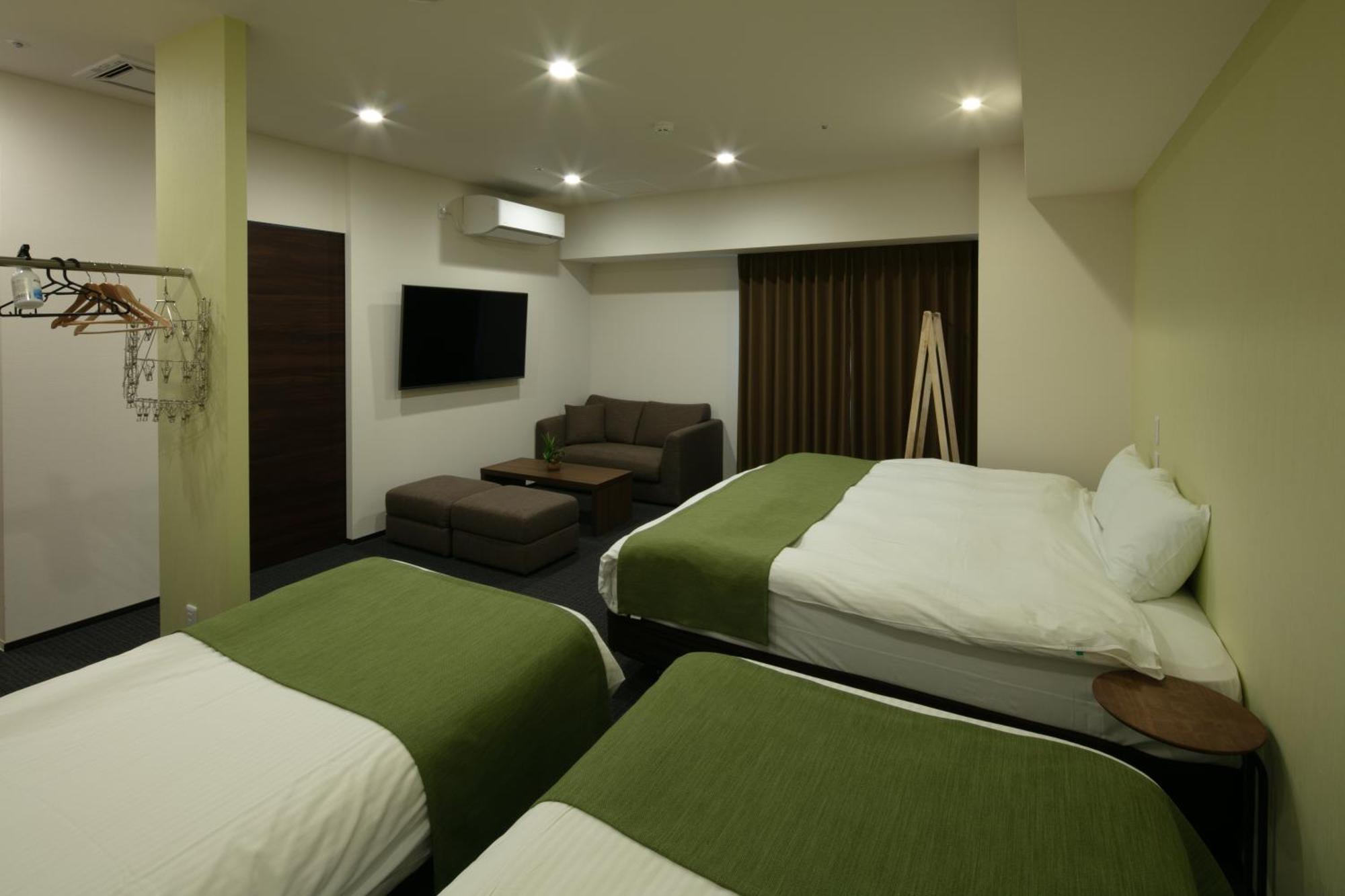 Randor Hotel Sapporo Suites Kamer foto A room at the hotel