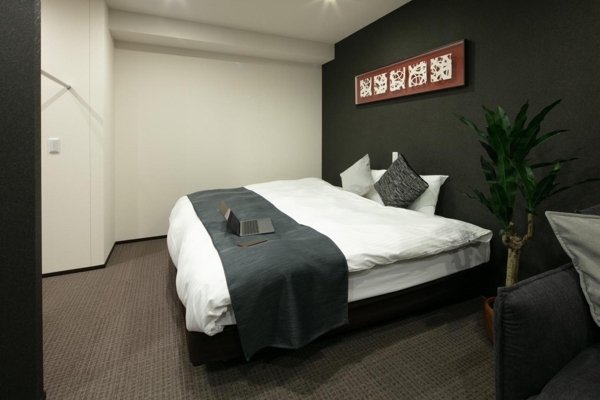 Randor Hotel Sapporo Suites Kamer foto A room at the hotel